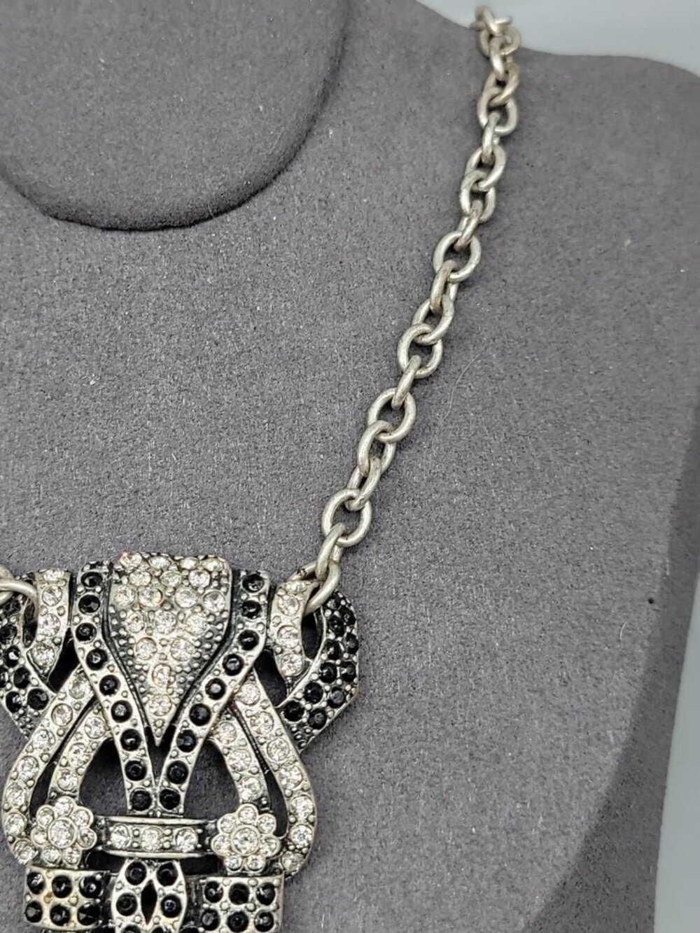 Mark. By Avon Black White Rhinestone Pendant Necklace Vintage 18" Silver Tone - Picture 4 of 11